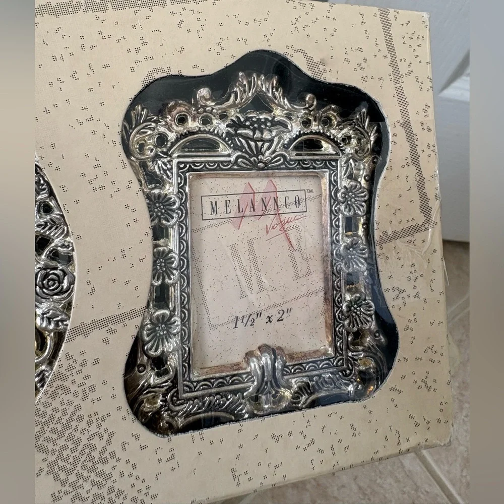 set of 4 vintage 1996 Melannco silver-plated Victorian-style mini picture frames - Picture 9 of 9